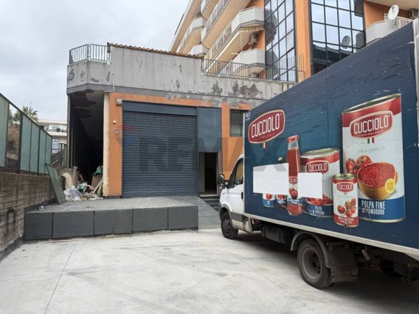 locale commerciale in vendita a Giarre