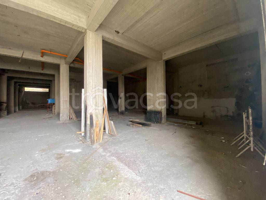 locale commerciale in vendita a Giarre in zona Macchia