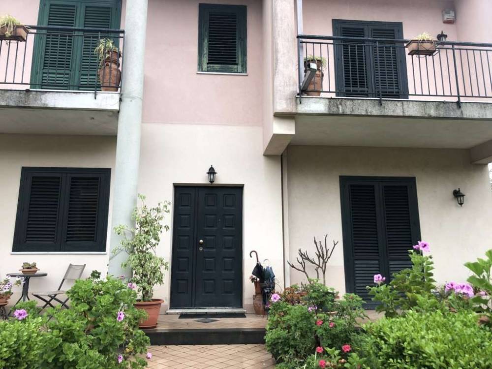casa indipendente in vendita a Giarre