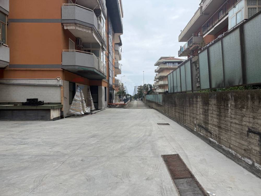 locale di sgombero in vendita a Giarre