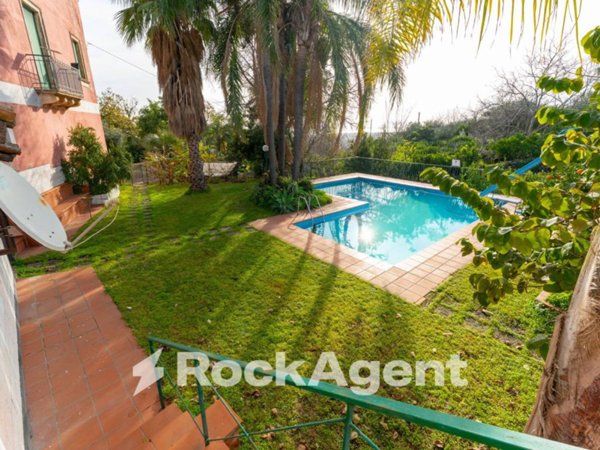 casa indipendente in vendita a Giarre