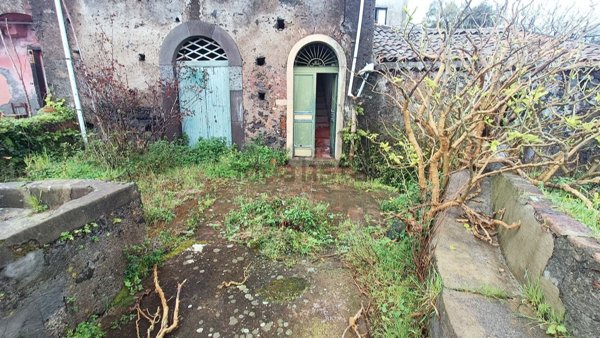 casa indipendente in vendita a Giarre in zona San Giovanni Montebello