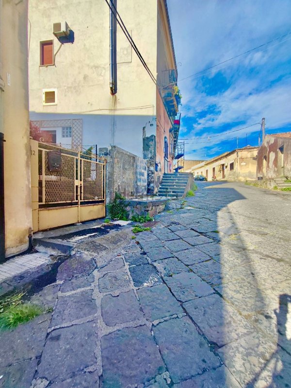 casa indipendente in vendita a Giarre in zona San Giovanni Montebello