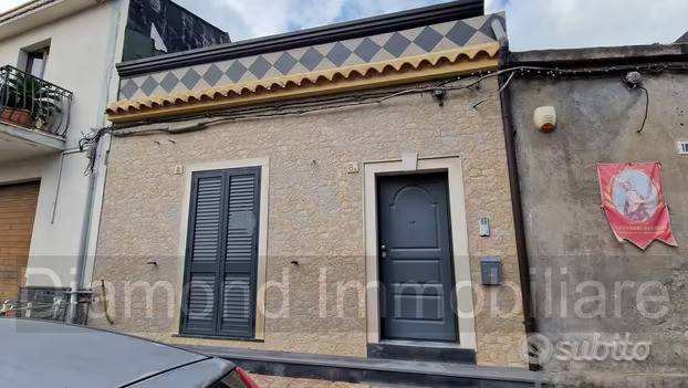 appartamento in vendita a Giarre in zona San Giovanni Montebello