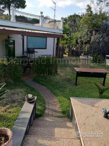 casa indipendente in vendita a Giarre in zona Macchia