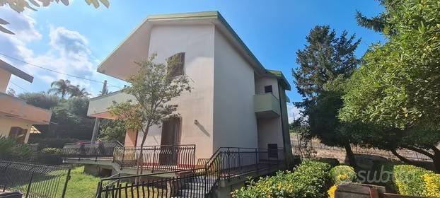 casa indipendente in vendita a Giarre