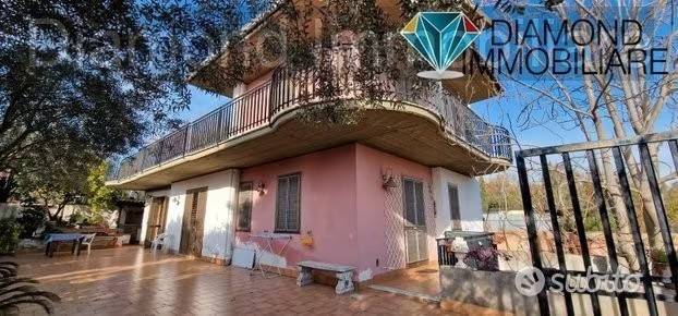 casa indipendente in vendita a Giarre