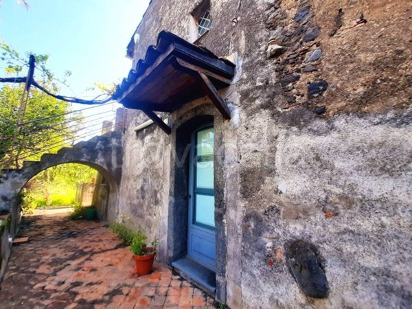 casa indipendente in vendita a Giarre in zona San Giovanni Montebello