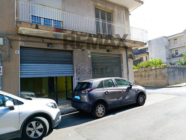 locale commerciale in vendita a Giarre