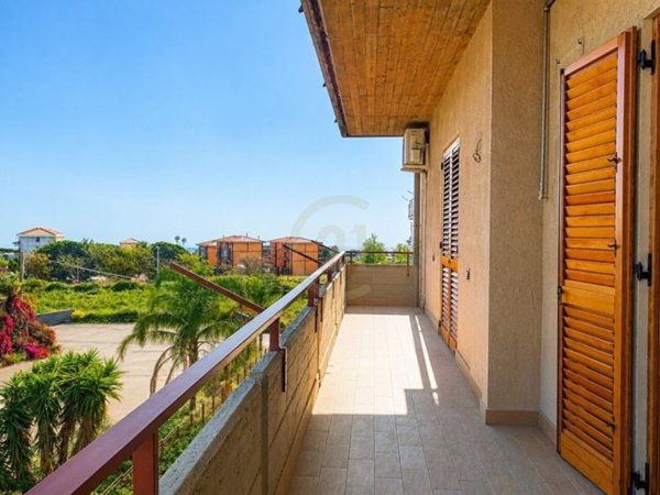 appartamento in vendita a Giarre in zona Trepunti