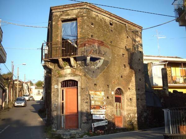 casa indipendente in vendita a Giarre in zona San Giovanni Montebello