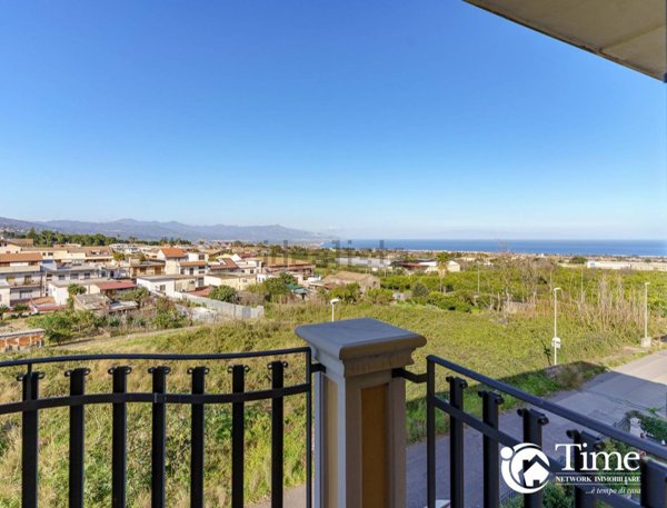 appartamento in vendita a Giarre in zona Trepunti