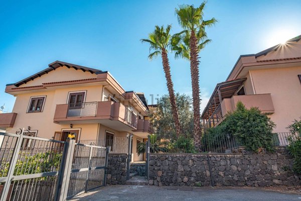 casa indipendente in vendita a Giarre