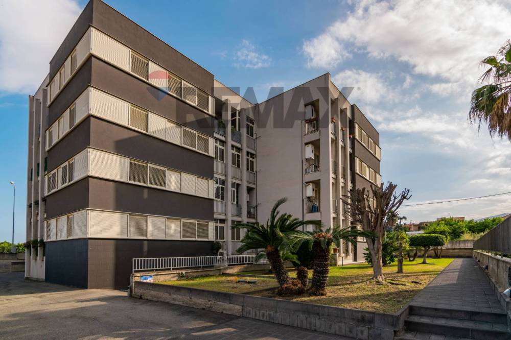 appartamento in vendita a Giarre in zona Altarello