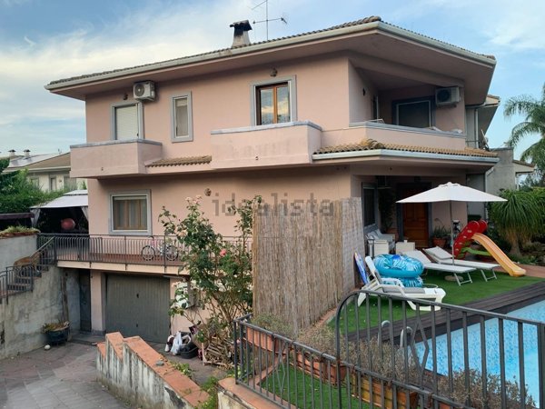 casa indipendente in vendita a Giarre