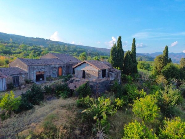 casa indipendente in vendita a Giarre in zona San Giovanni Montebello