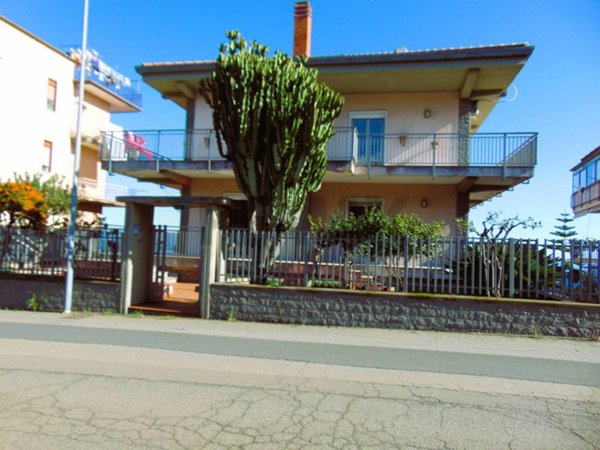 casa indipendente in vendita a Giarre in zona San Giovanni Montebello