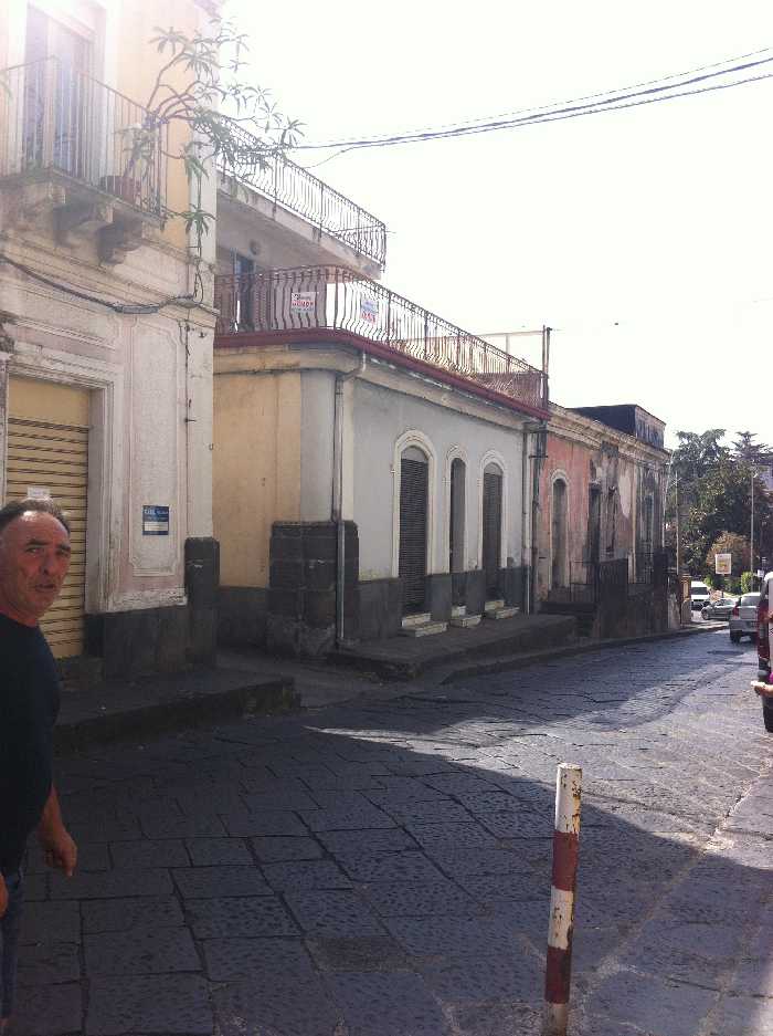 intera palazzina in vendita a Giarre in zona Macchia