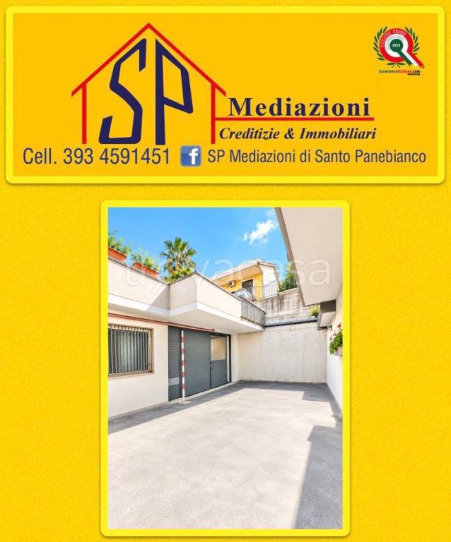 locale commerciale in vendita a Giarre
