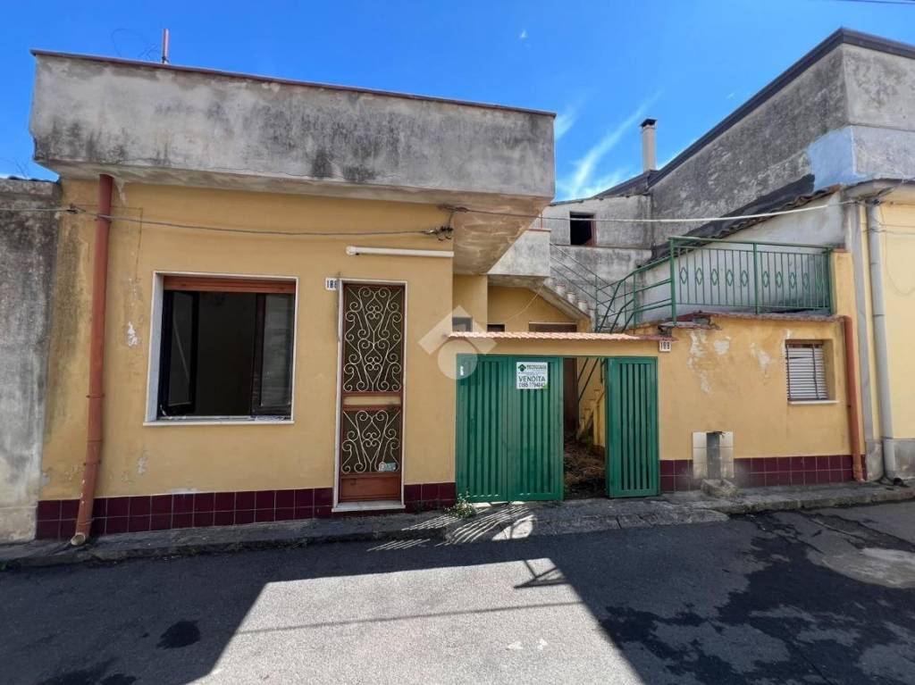 casa indipendente in vendita a Giarre in zona Macchia