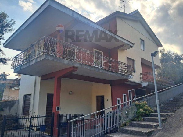 casa indipendente in vendita a Giarre in zona Macchia