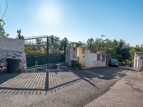 casa indipendente in vendita a Giarre in zona San Giovanni Montebello