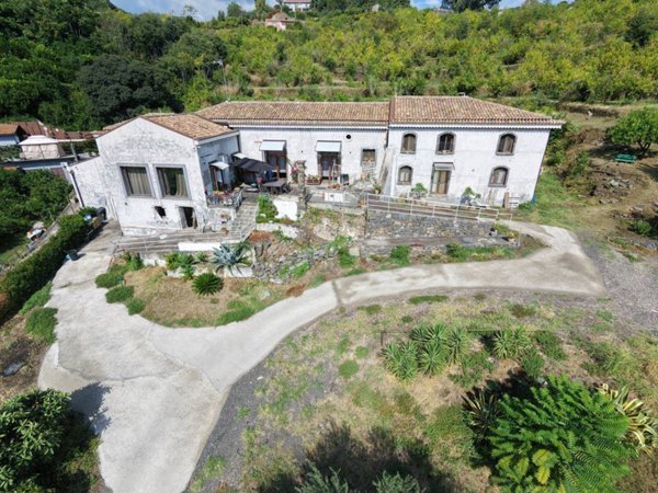 casa indipendente in vendita a Giarre in zona San Giovanni Montebello