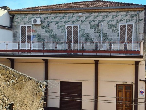 casa indipendente in vendita a Giarre
