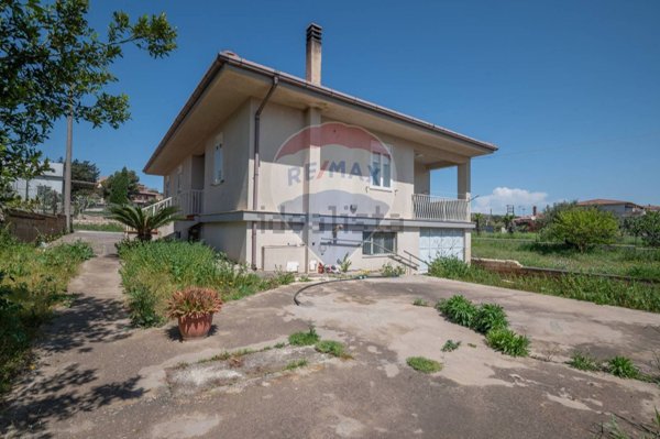casa indipendente in vendita a Grammichele