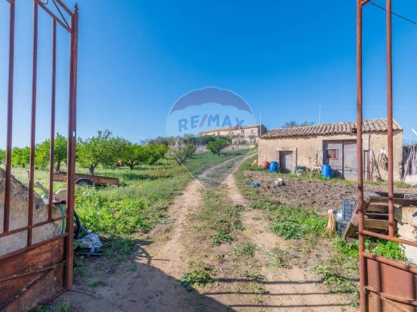 pentavano in vendita a Grammichele