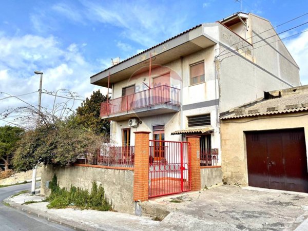 casa indipendente in vendita a Grammichele