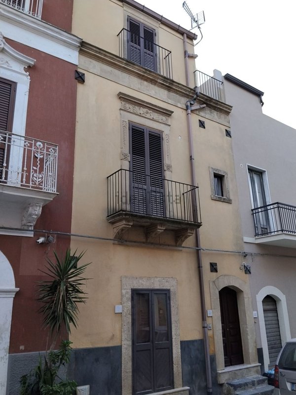 casa indipendente in vendita a Grammichele