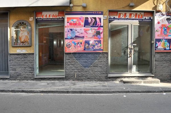 locale commerciale in vendita a Gravina di Catania