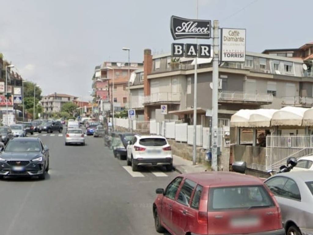 negozio in vendita a Gravina di Catania