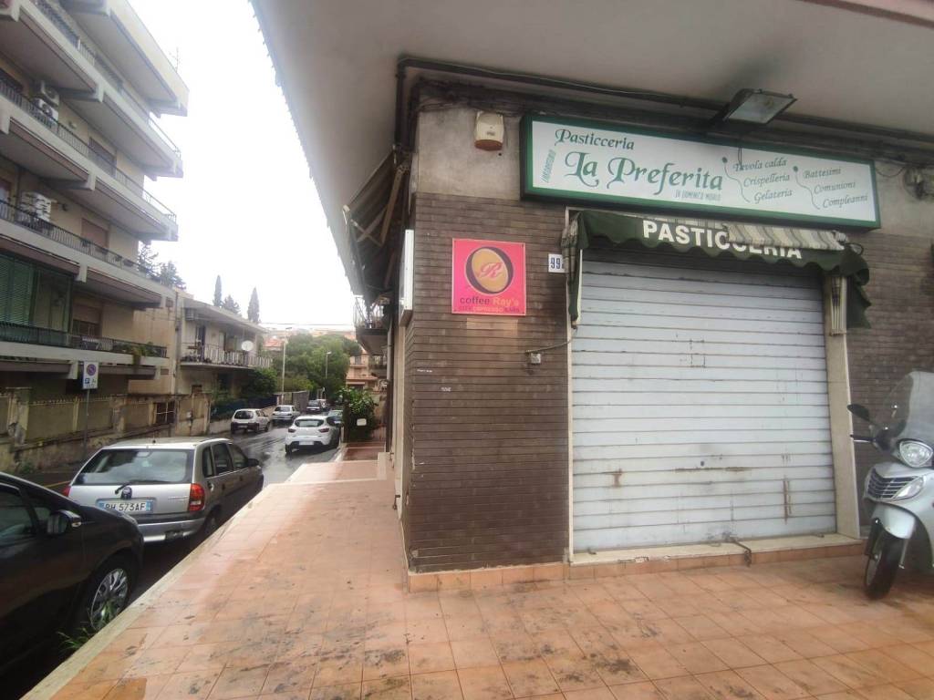 negozio in vendita a Gravina di Catania
