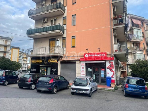 negozio in vendita a Gravina di Catania