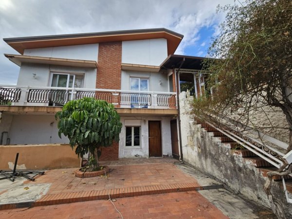 casa indipendente in vendita a Gravina di Catania