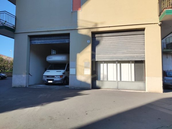 locale di sgombero in vendita a Gravina di Catania