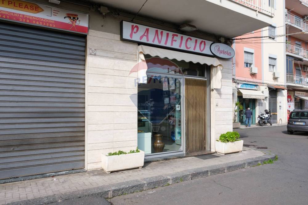 negozio in vendita a Gravina di Catania in zona Fasano