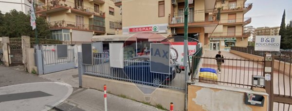 locale commerciale in vendita a Gravina di Catania