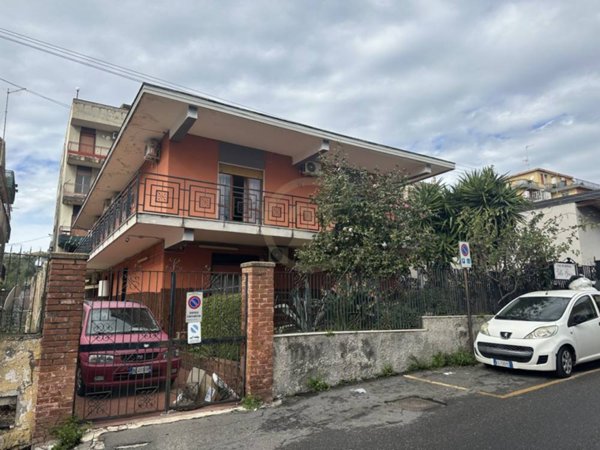 casa indipendente in vendita a Gravina di Catania in zona Fasano