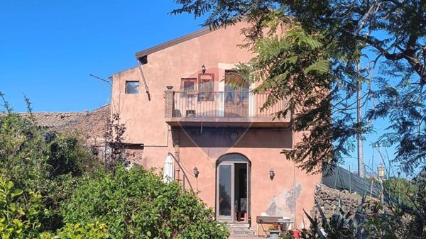 casa indipendente in vendita a Gravina di Catania