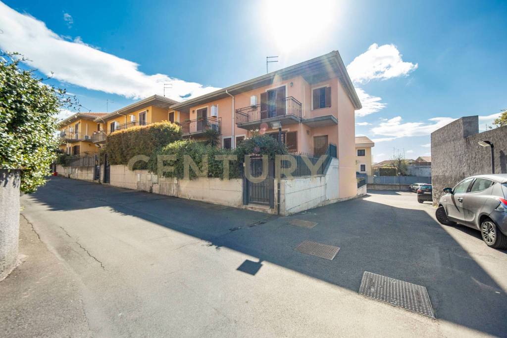 casa indipendente in vendita a Gravina di Catania