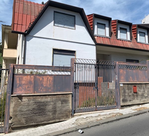 casa indipendente in vendita a Gravina di Catania