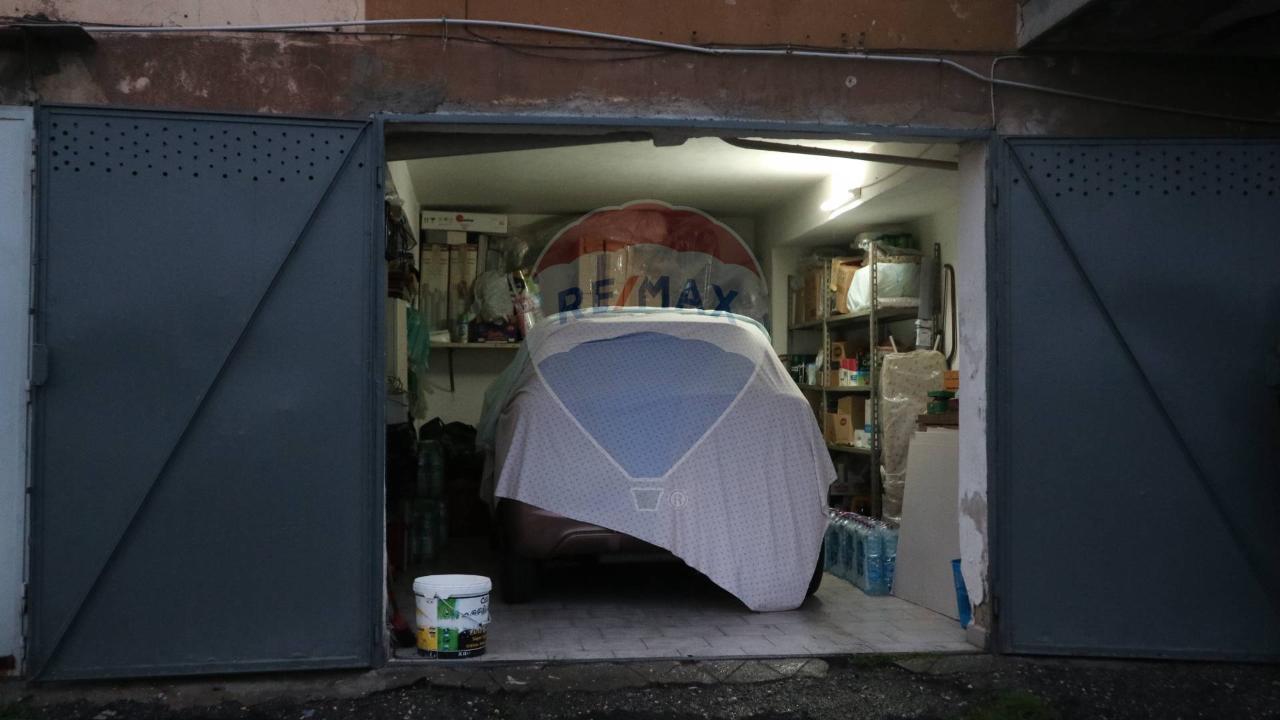 locale di sgombero in vendita a Gravina di Catania