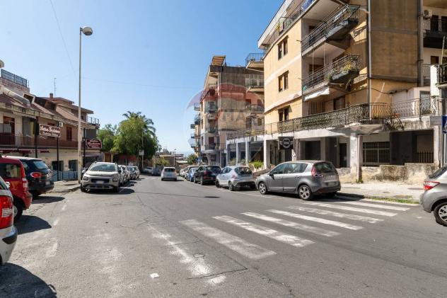 locale commerciale in vendita a Gravina di Catania