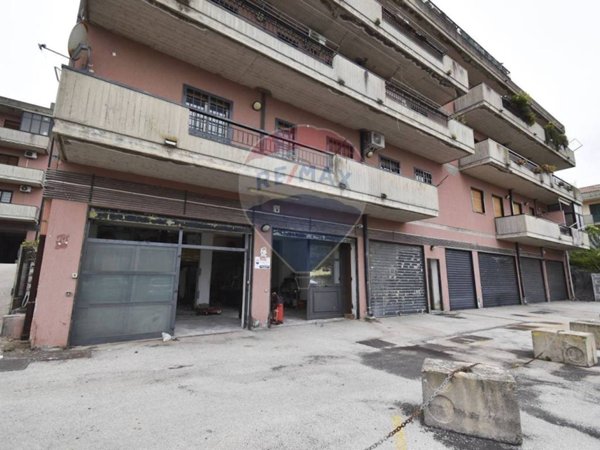 locale commerciale in vendita a Gravina di Catania in zona San Paolo