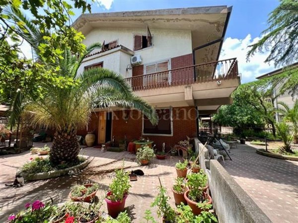 casa indipendente in vendita a Gravina di Catania