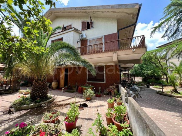casa indipendente in vendita a Gravina di Catania