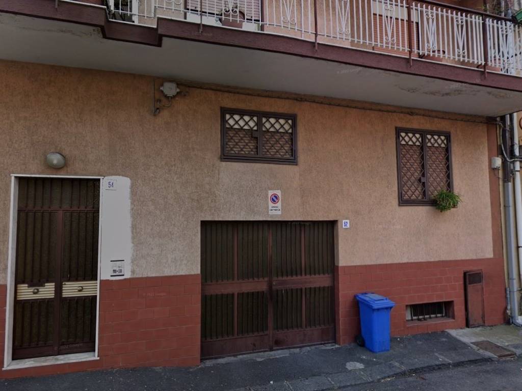 locale commerciale in vendita a Gravina di Catania